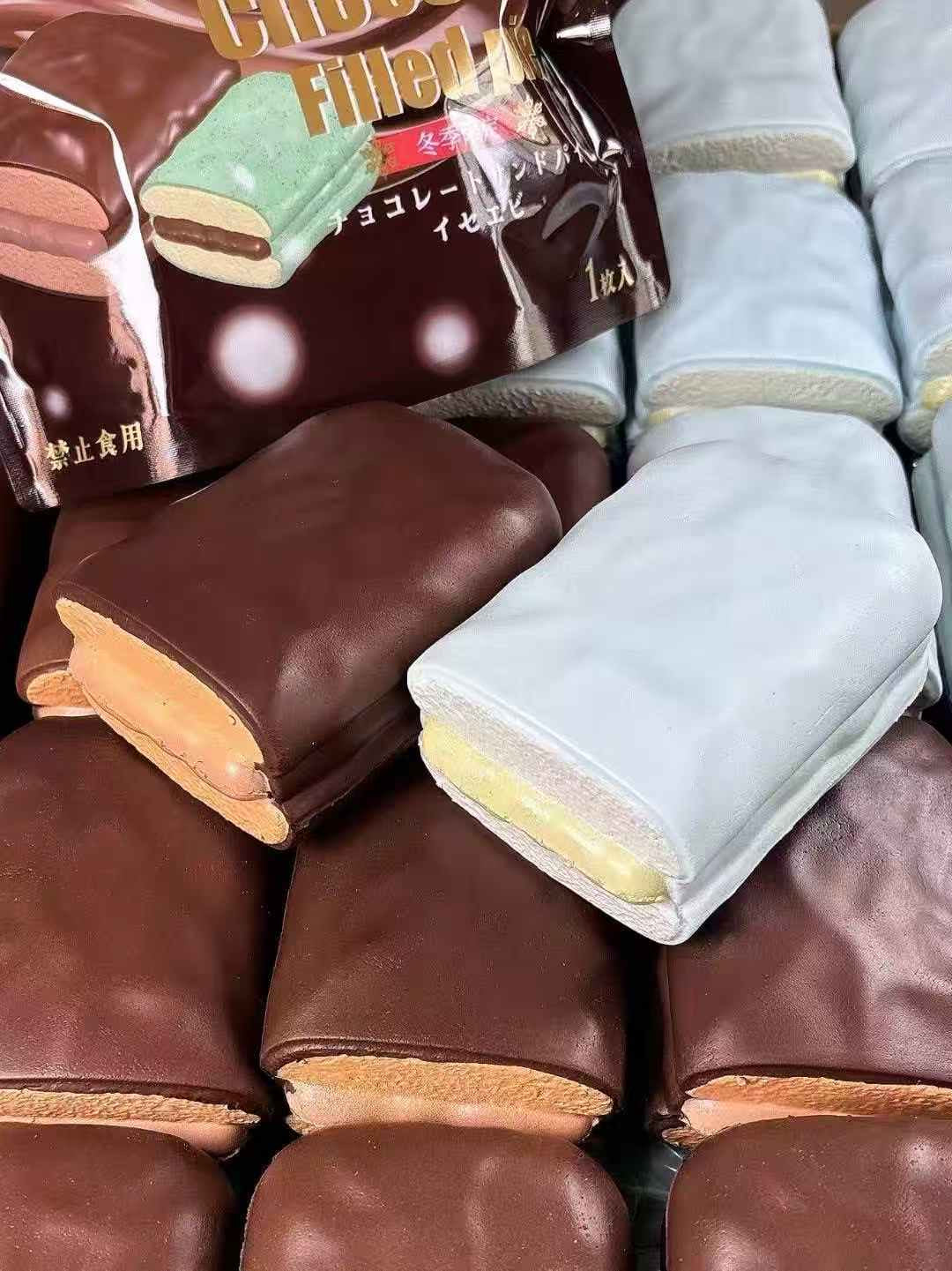 Hachimi Choco Filled Pie Squishy