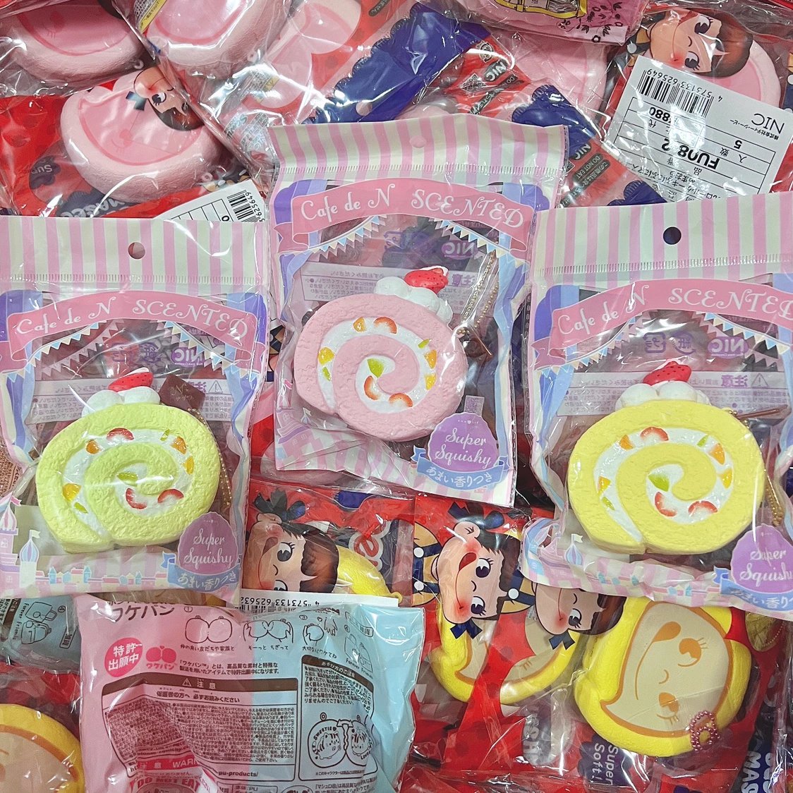 NIC Cafe De N Cake Roll Squishy