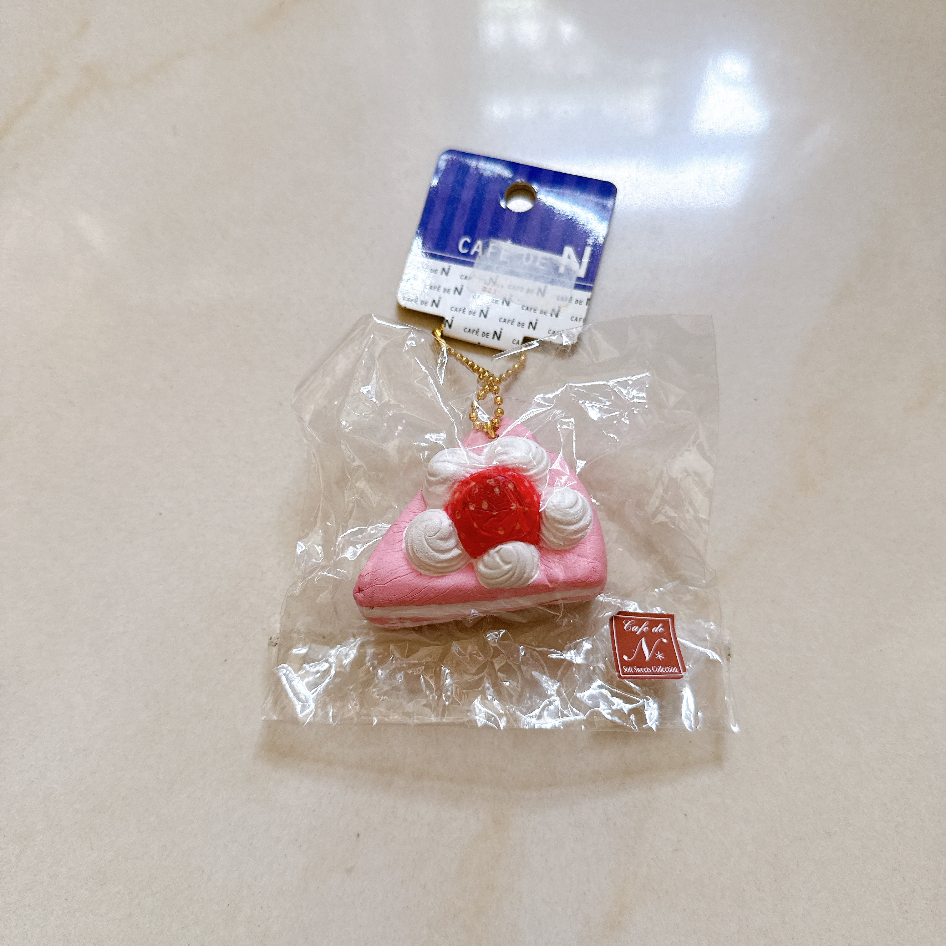 Cafe De N Strawberry Cake Squishy